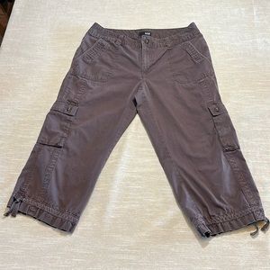 A.N.A. Chocolate brown 6 pockets below the knee pants waist 16” inseam 21”